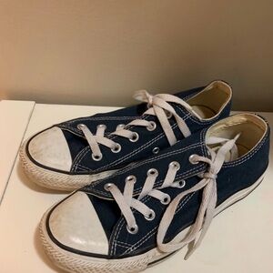 Converse

Navy blue 
Size 6
Excellent condition